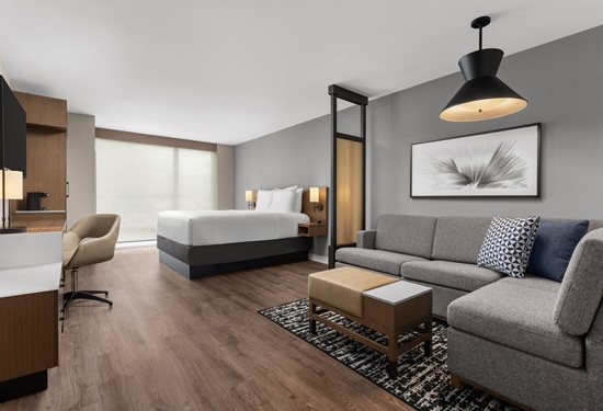 YYZZA_P0011 King Guestroom